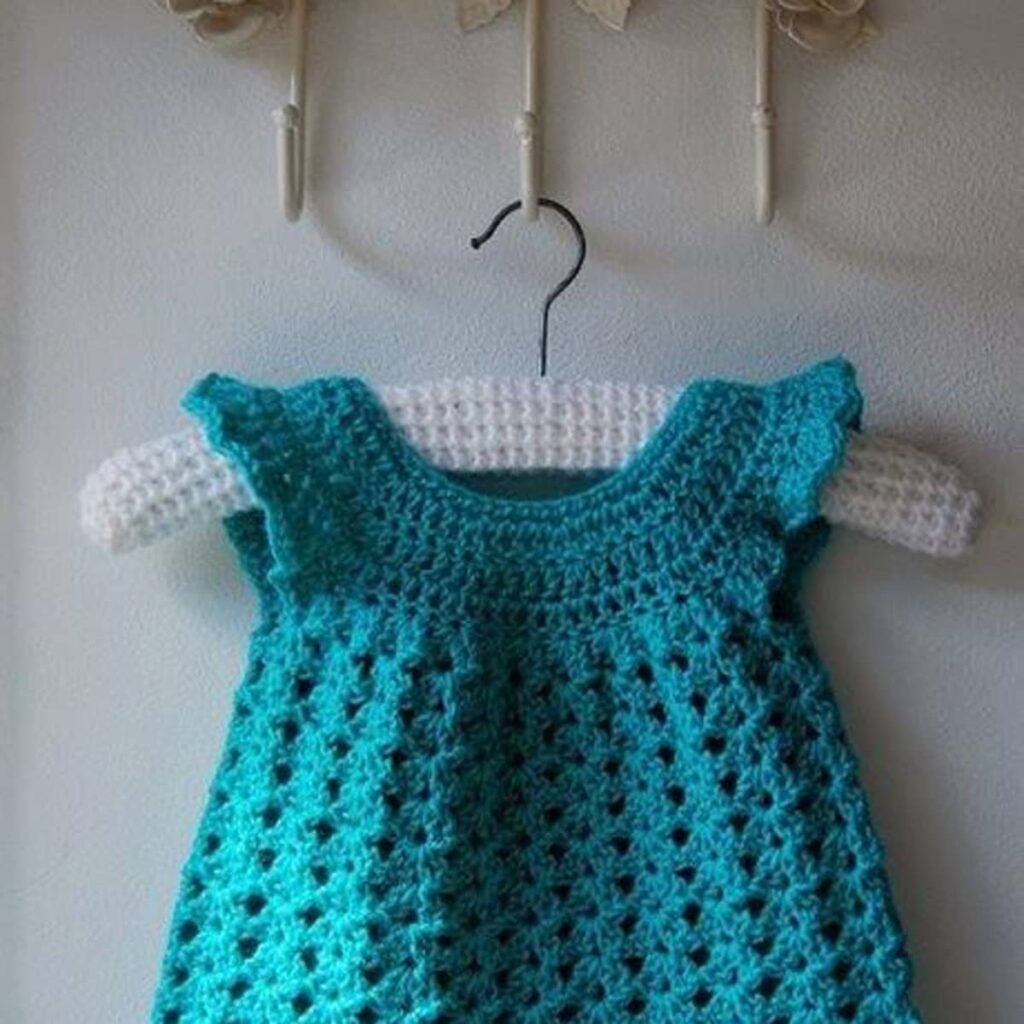 A Pinafore Crochet Baby Set Pattern