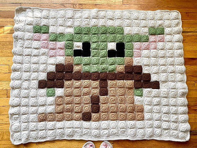 Baby Yoda Polka Dot Blanket