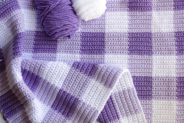 How to Make a Gingham Patterned Purple Crochet Blanket?